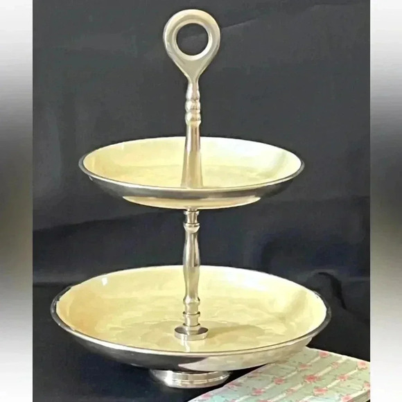 Godinger Two Tier Pastry Stand, Cupcakes Server, Dessert Stand 14” H - Picture 2 of 10